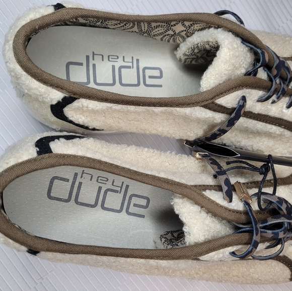 NWT Hey Dude Karina Sherpa Marshmallow Leo Sneakers sz 11 - Picture 4 of 9